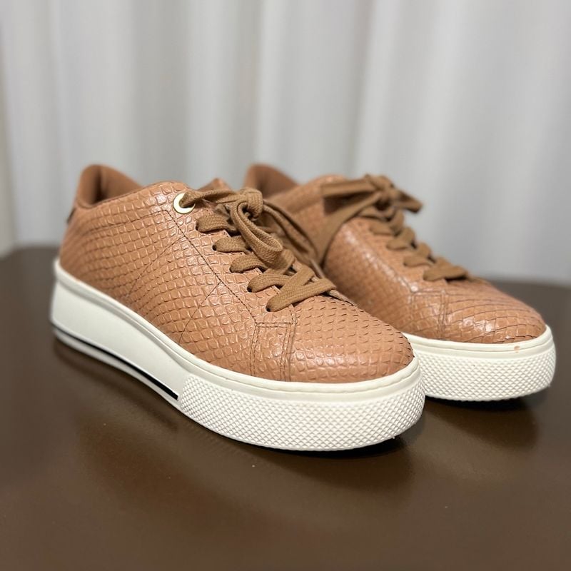 Tênis em Couro Estilo Cobra, Caramelo, Arezzo Tênis Feminino Arezzo Usado  110443212 enjoei