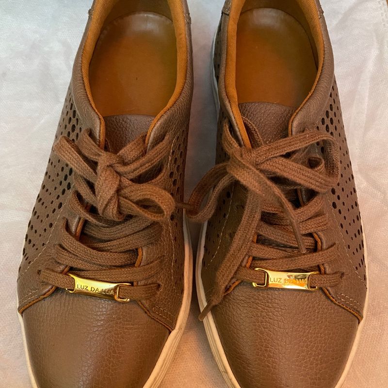 Tênis em Couro Luz da Lua Tênis Feminino Luz Da Lua Usado
