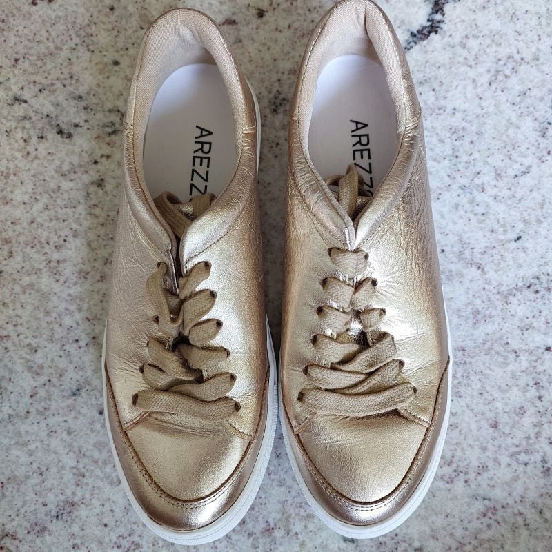 Tenis best sale arezzo dourado