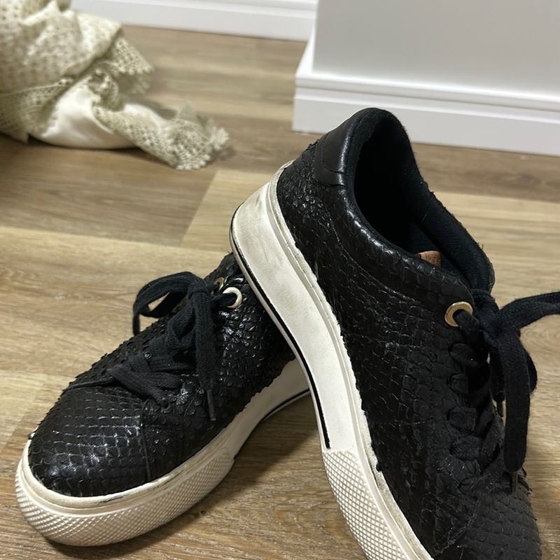 Tênis Escamas Preto Arezzo Arezzo Usado 84447602 enjoei