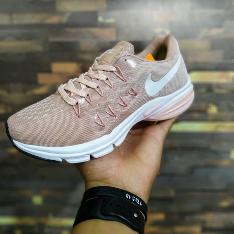 Nike store pegasus 18