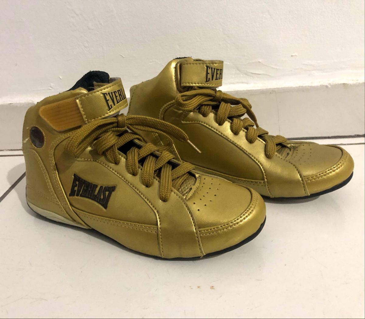 tenis everlast preto com dourado