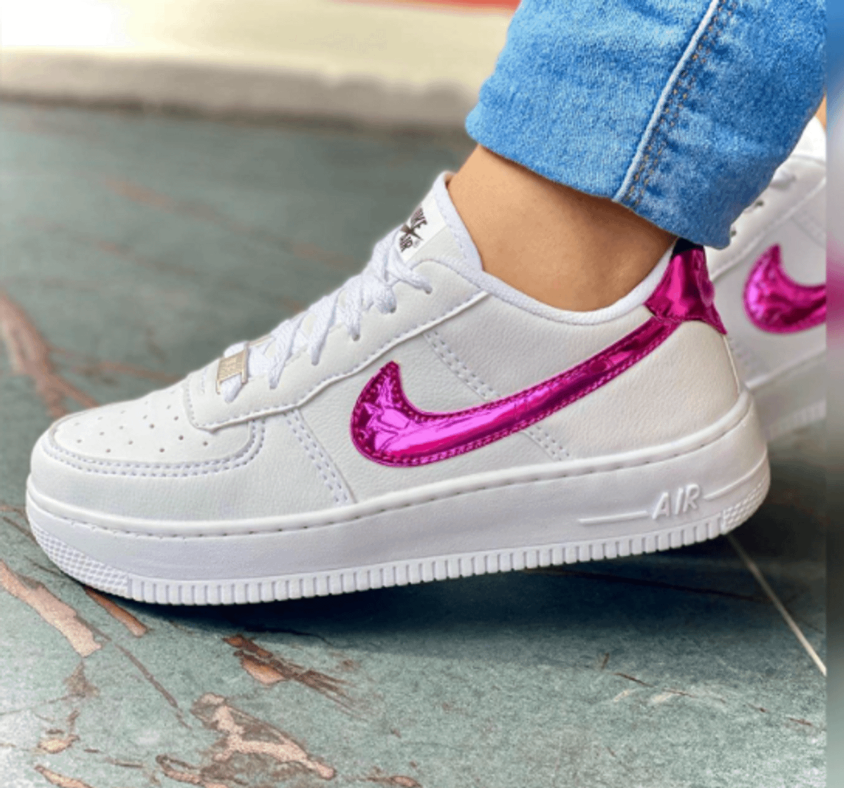 Tenis Feminino Airforce Holográfico Branco Com Rosa Todos Os Tamanhos Tênis Feminino Nikes