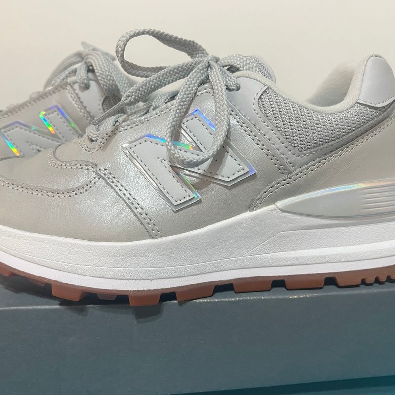 Tênis Feminino New Balance, Cinza com Prata Holográfico, Tamanho