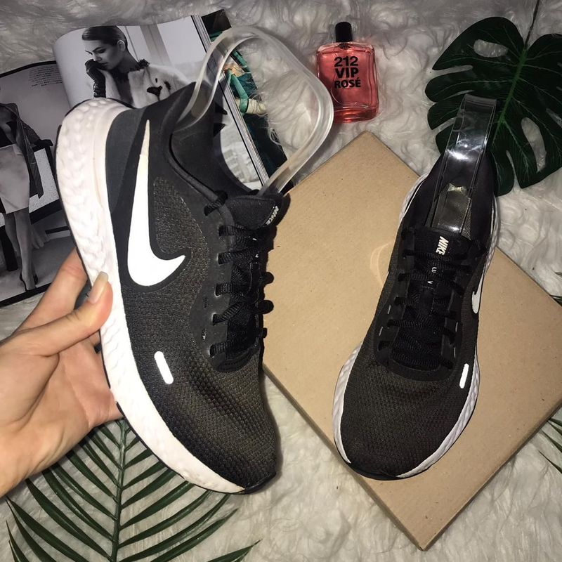 Tênis Feminino Nike Revolution Preto Esportivo Disponível Nike
