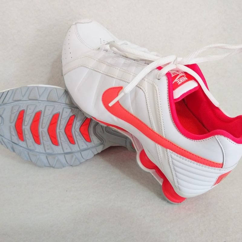 Nike shox branco com 2024 laranja