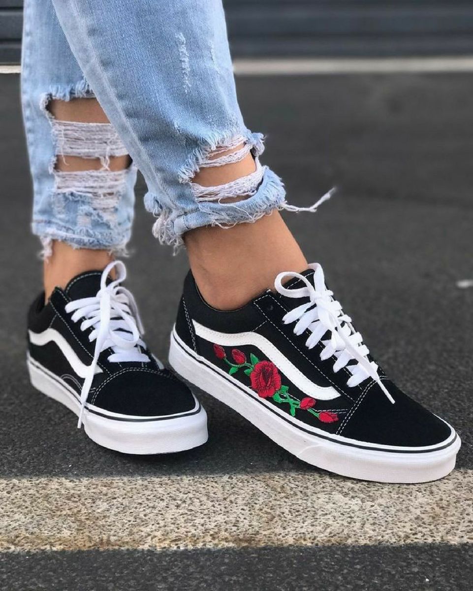 tenis vans com rosas vermelhas