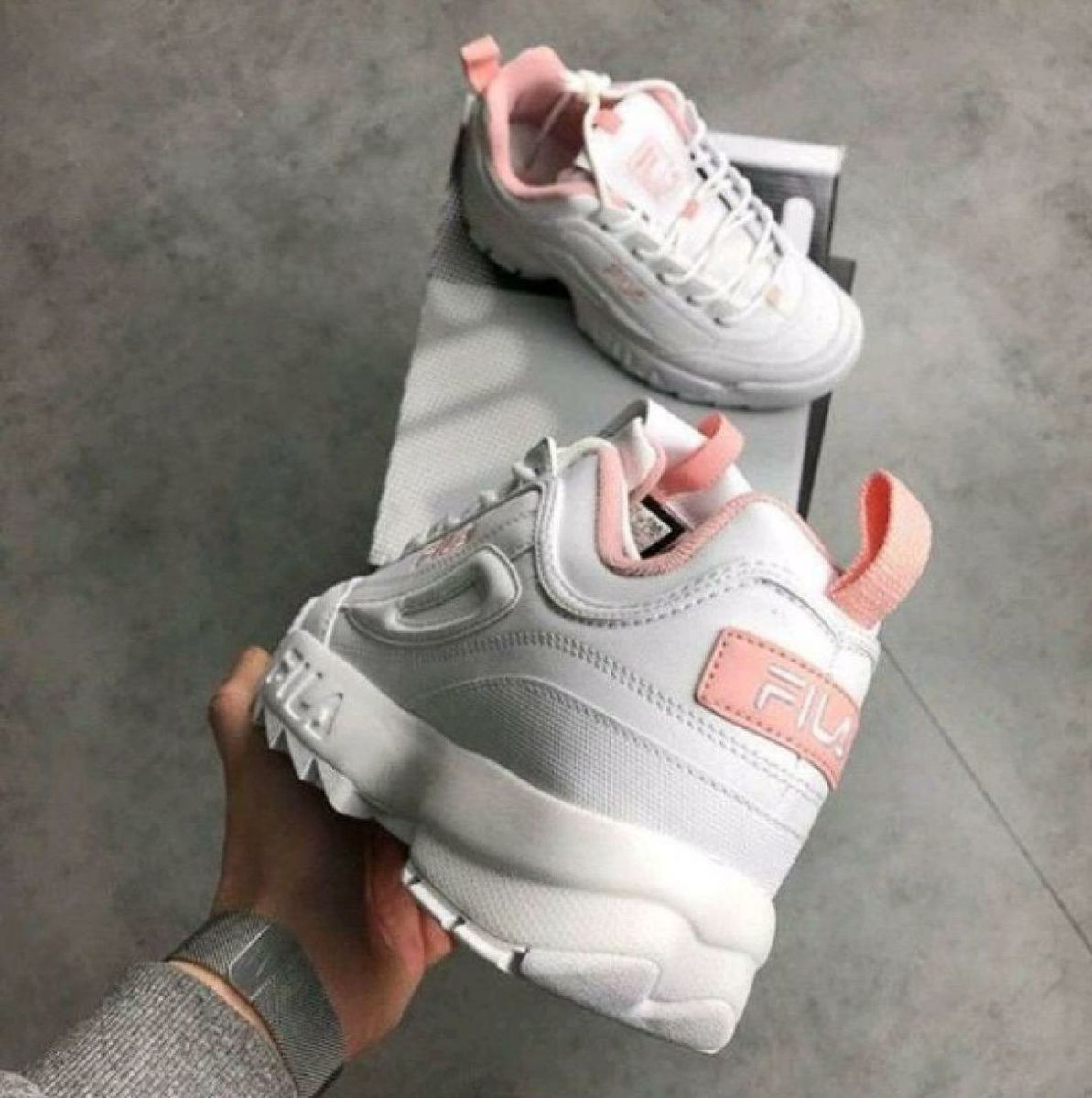 tenis da fila feminino branco com rosa