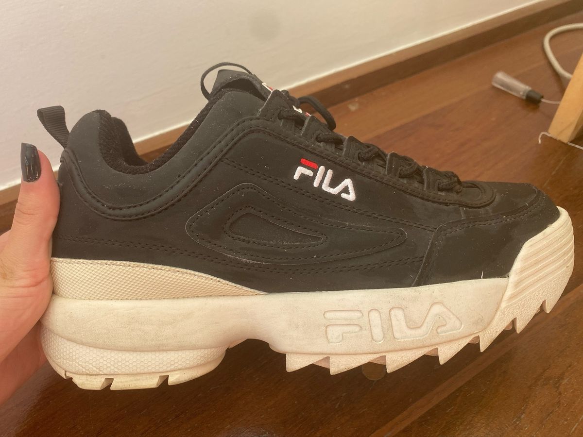 Tenis fila hot sale tem forma grande