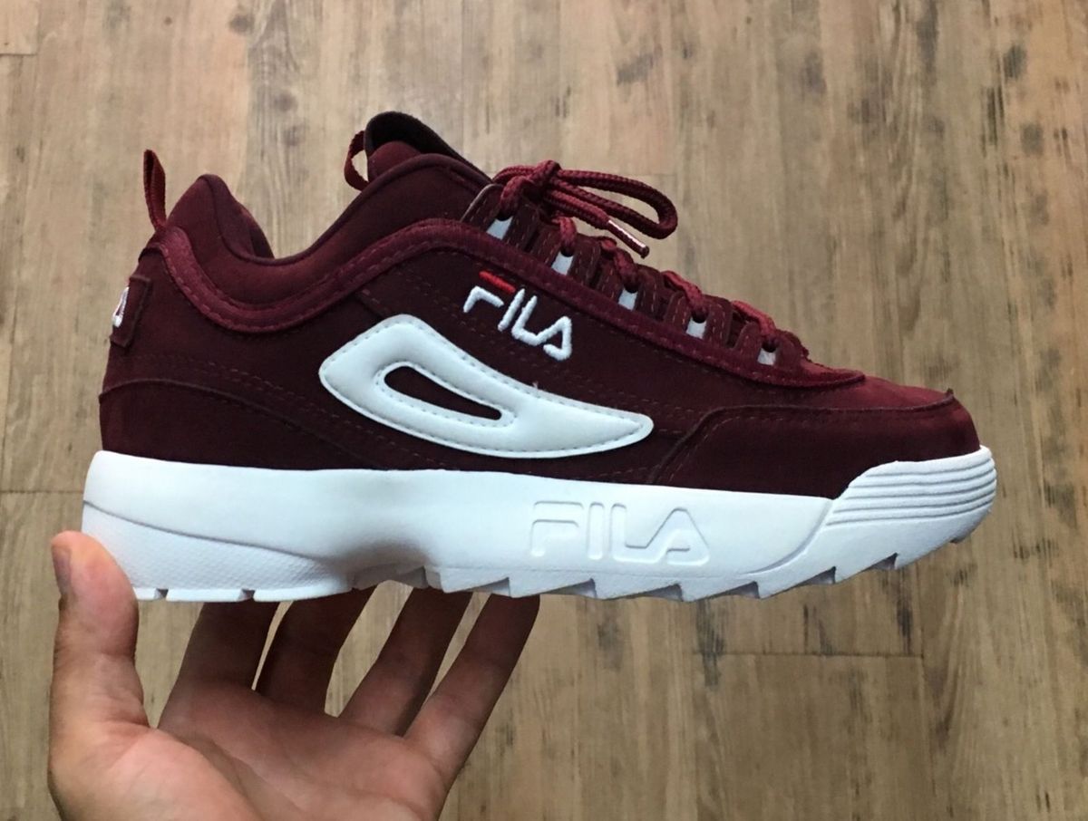 tenis fila cor vinho