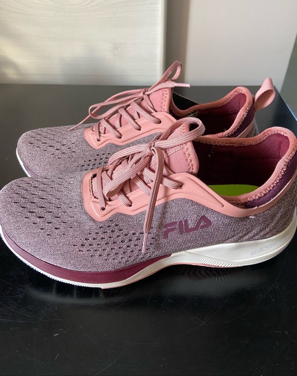 tenis fila feminino vinho