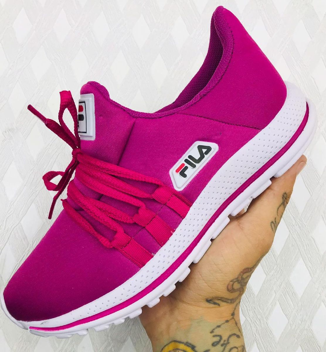 tenis fila esportivo feminino