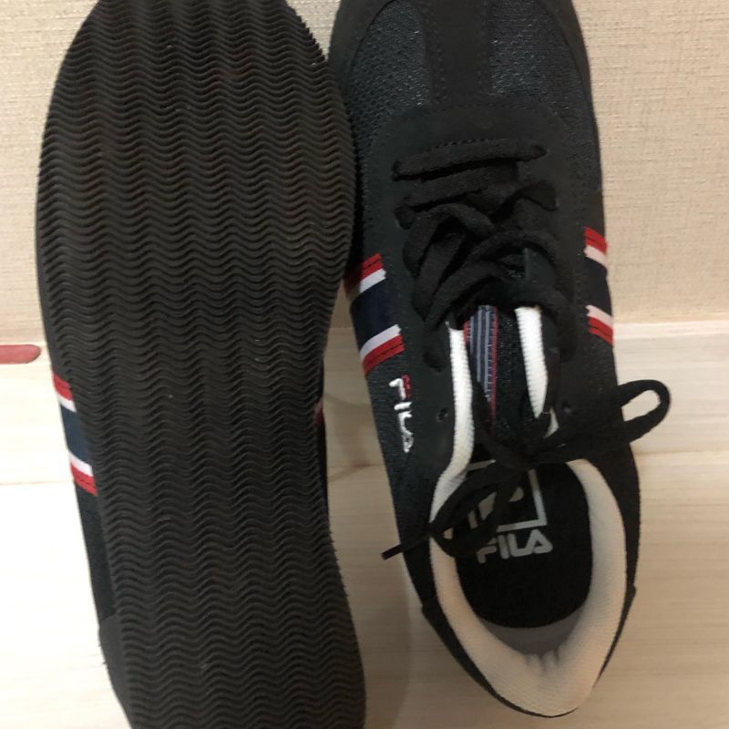 Tenis Fila Original Tamanho 40 Preto com Vermelho