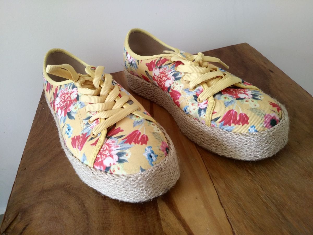 tênis feminino beira rio flatform com estampa floral kaki