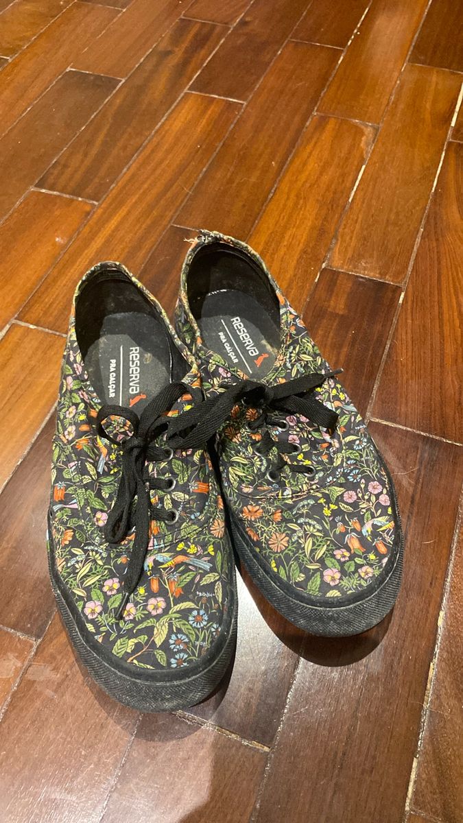 Tenis reserva sale florido