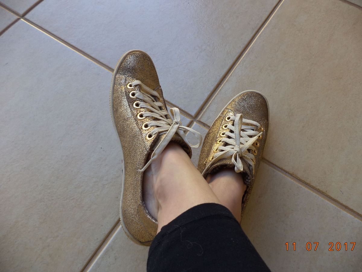 tenis carmen steffens dourado