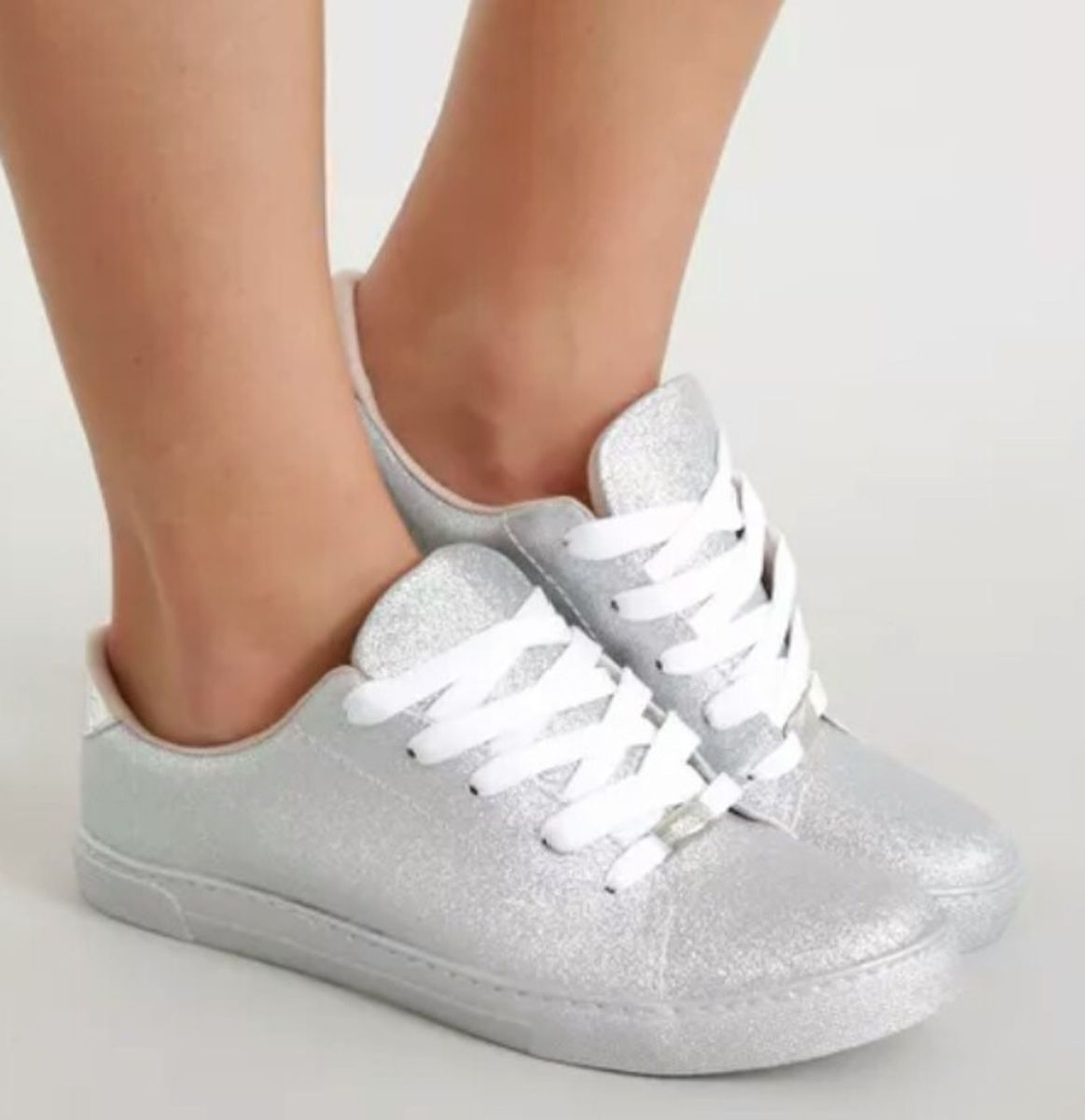 tenis com glitter prata
