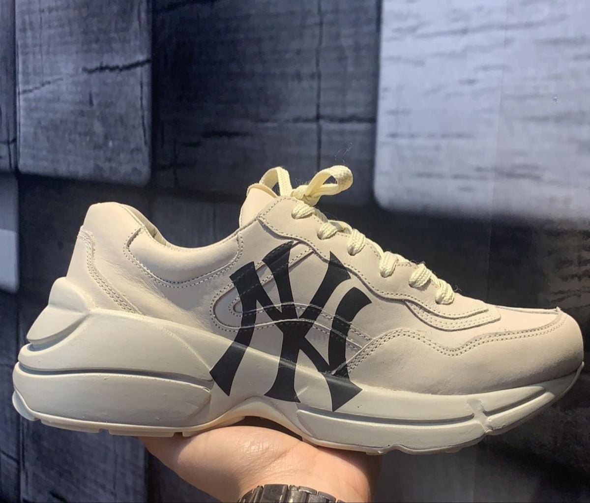 tenis gucci masculino rhyton