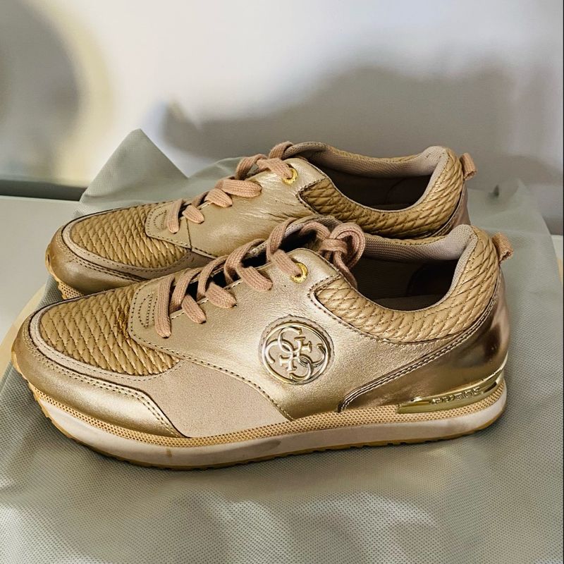 Tenis best sale guess dourado