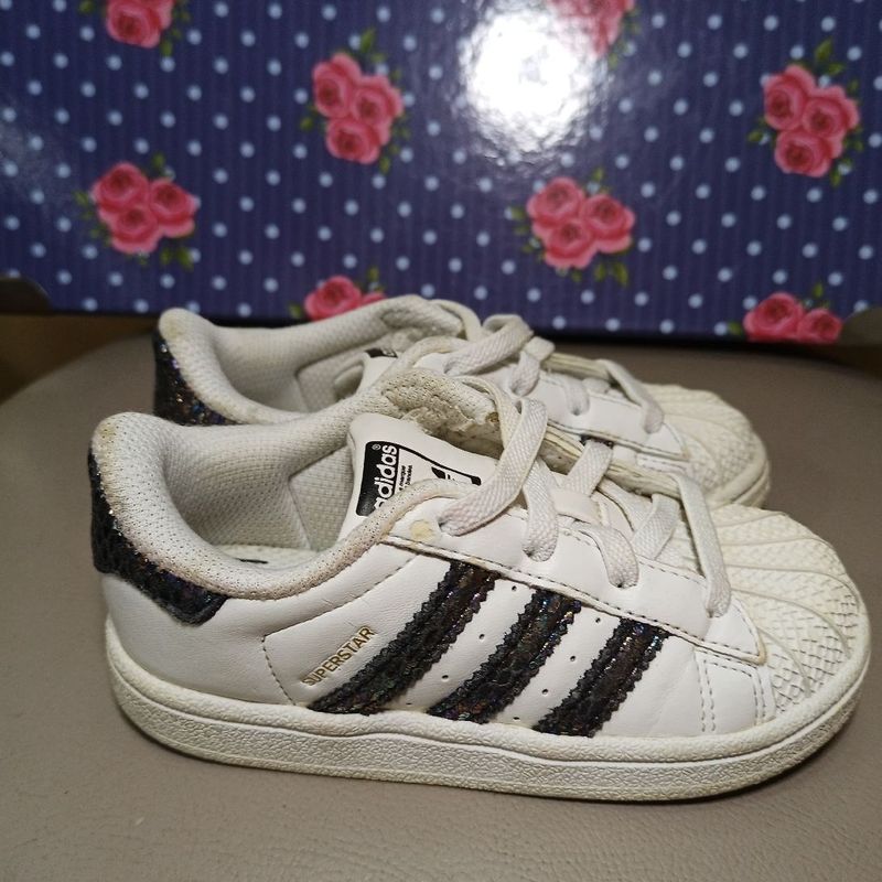 Adidas deals superstar menina