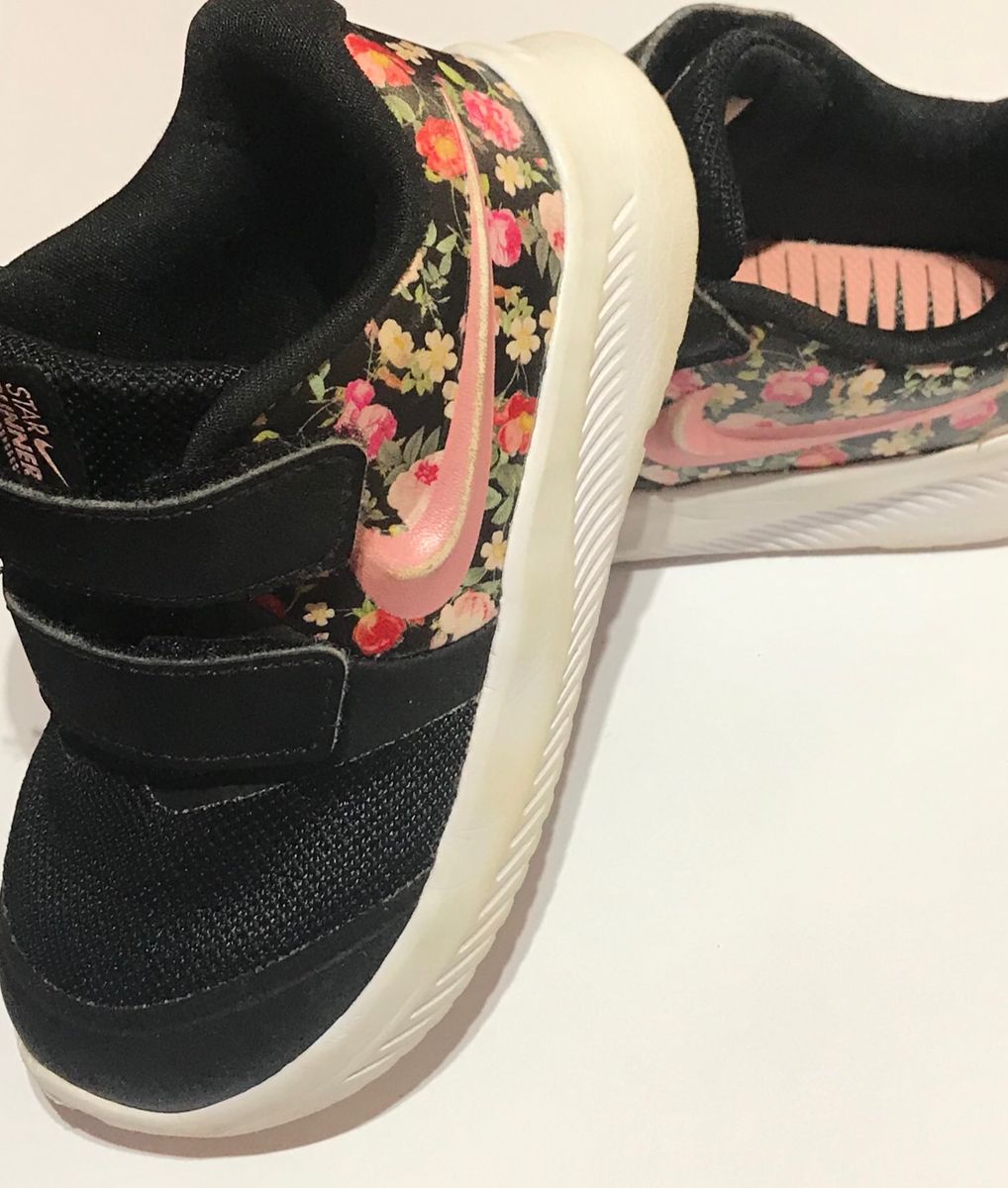 tenis nike preto com flores