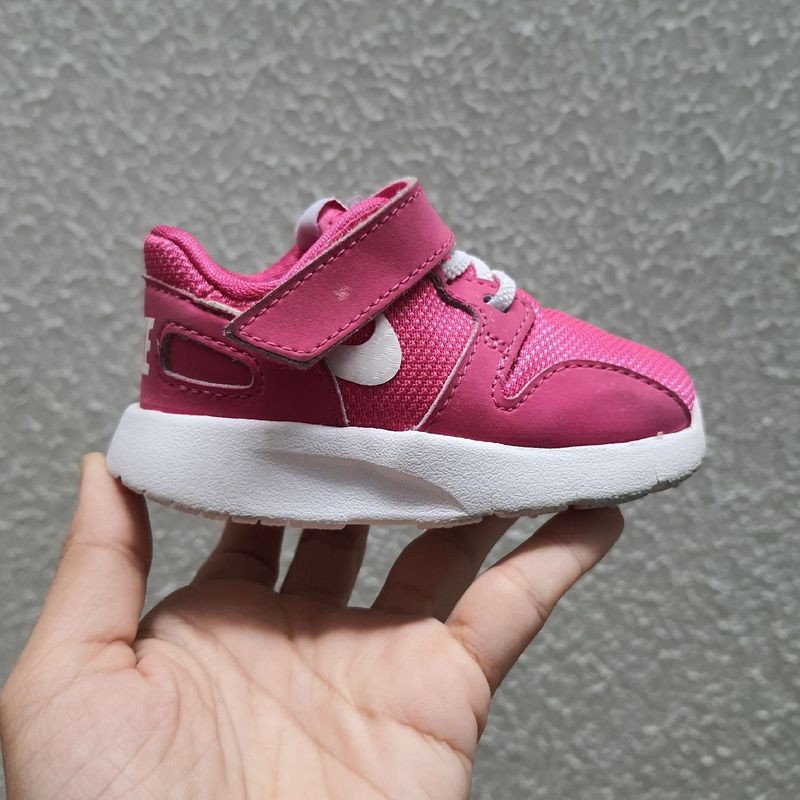 Girls nike clearance velcro shoes