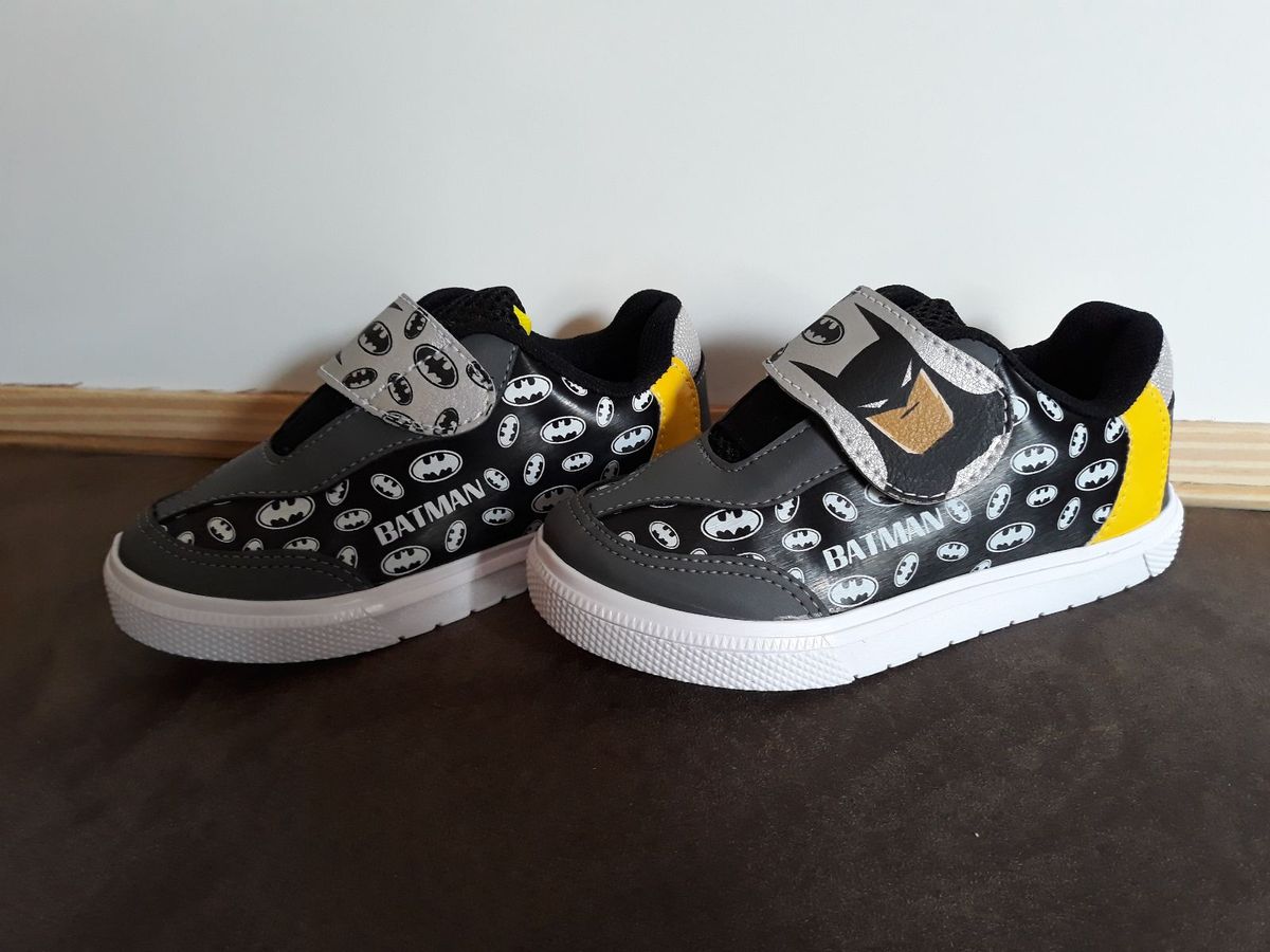 tenis infantil do batman