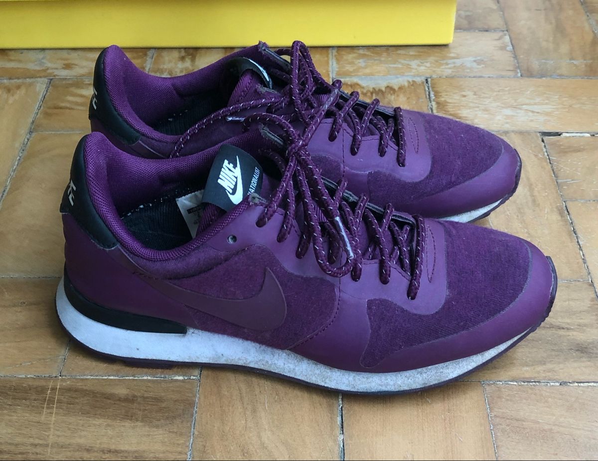 nike cor de vinho