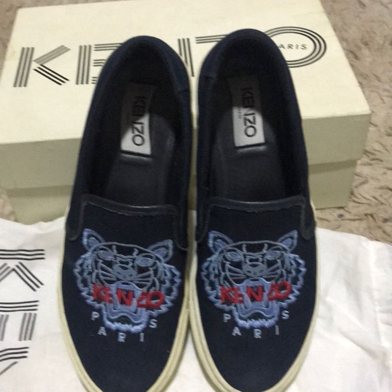 Kenzo slip hot sale on black