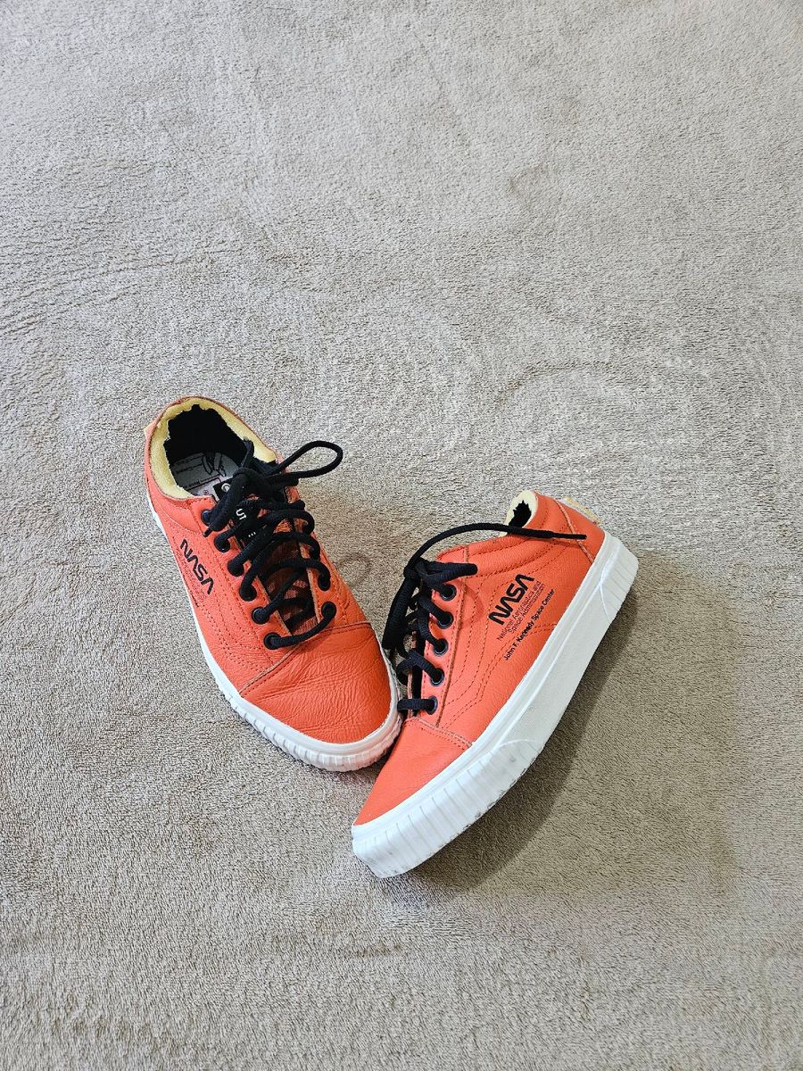 Tênis Laranja Nasa Tênis Feminino Vans Usado 110126340 enjoei