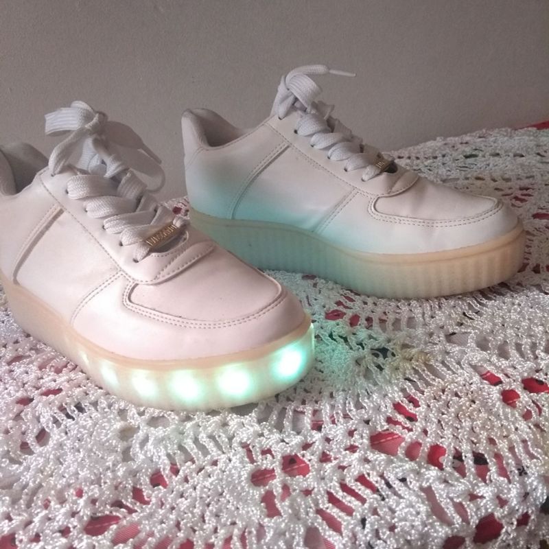 Tenis de led feminino sales vizzano