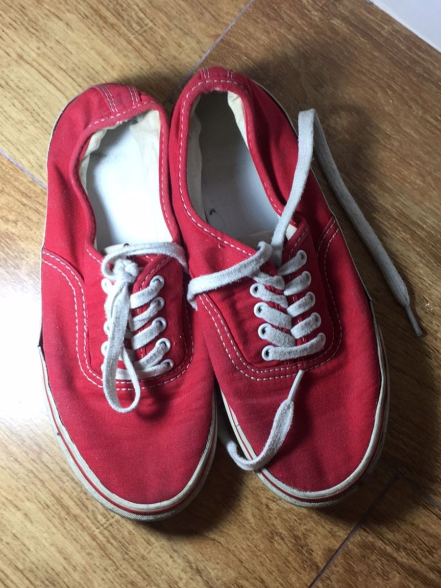 tenis levis vermelho