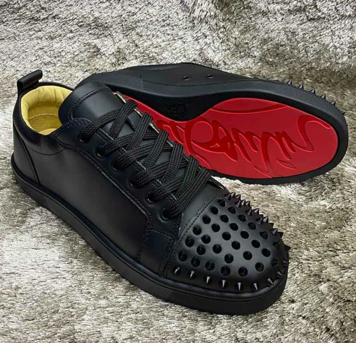 tenis louboutin spikes