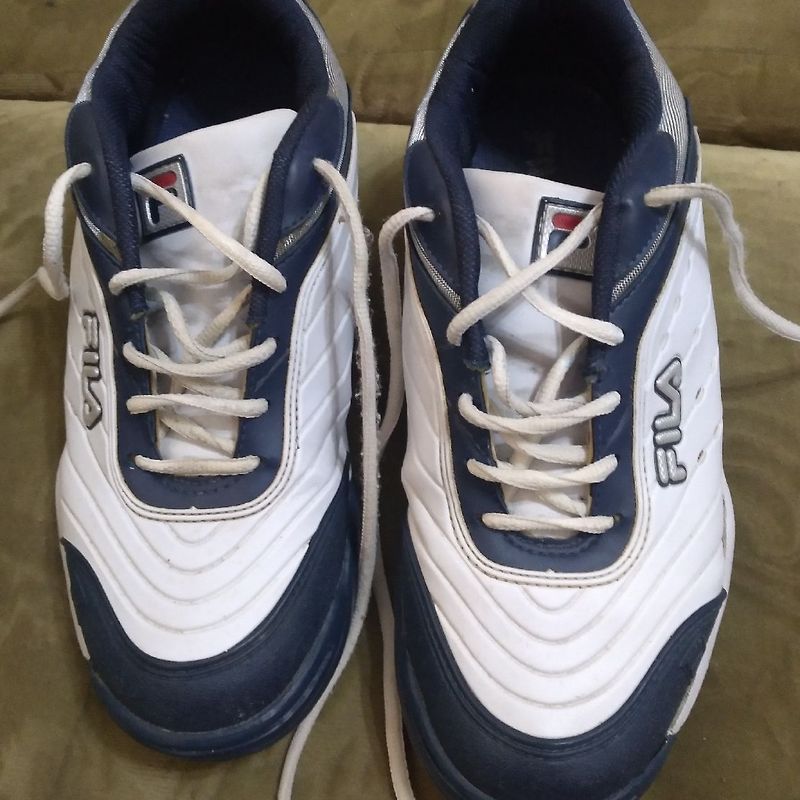 Tenis Masculino Fila em Couro Branco e Azul Marinho Roupa