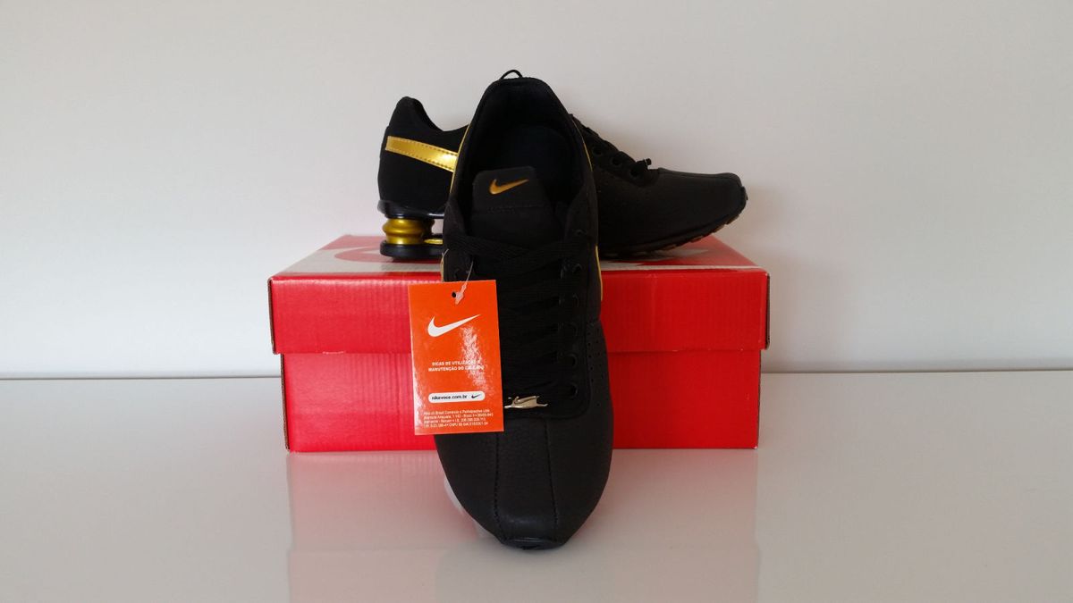 nike shox preto com dourado