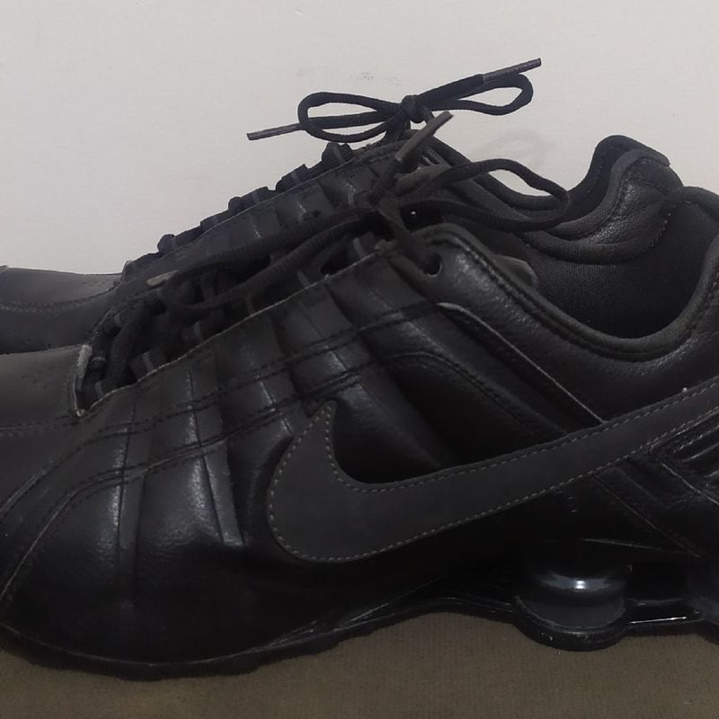 Nike shox 2024 preto couro