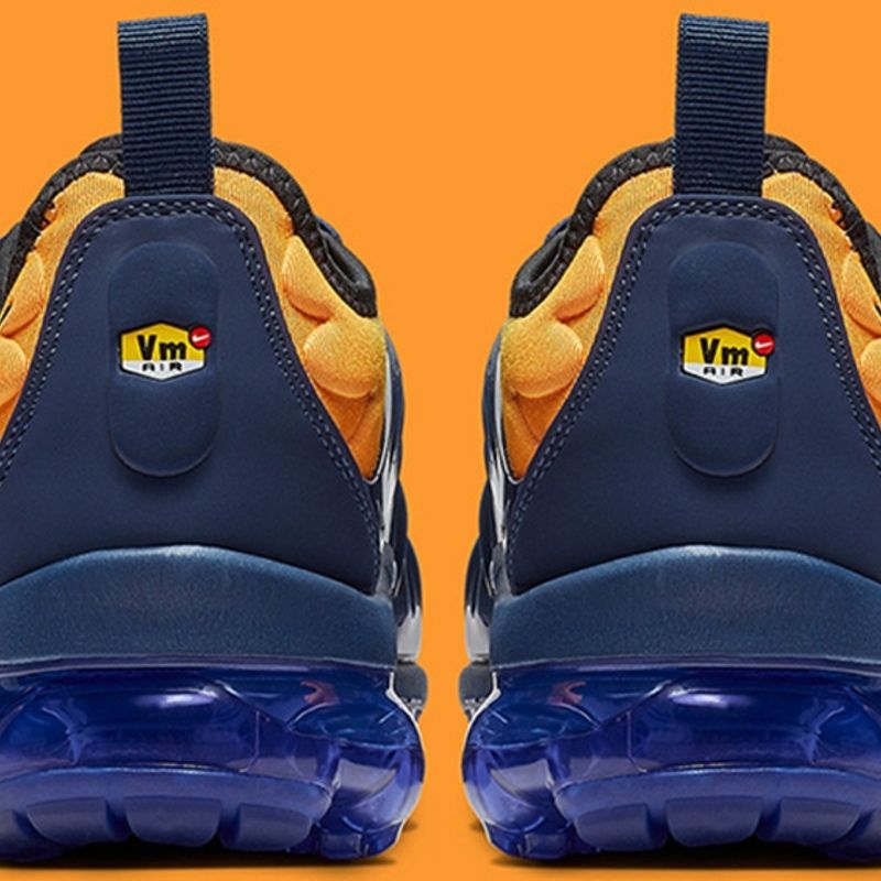 Vapormax plus 2024 blue yellow