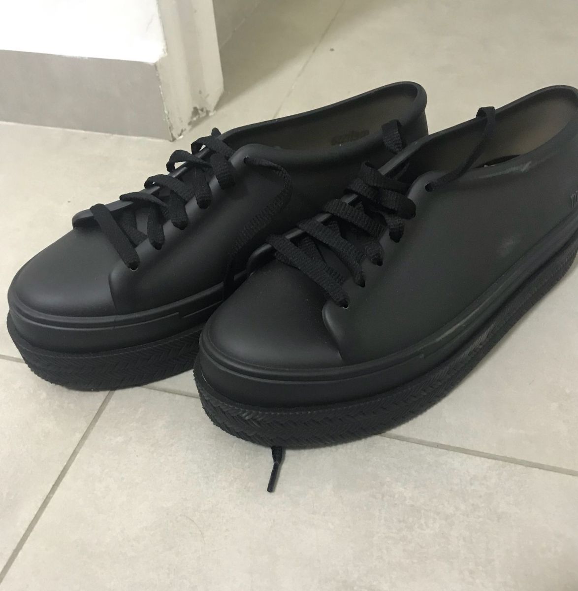 tenis melissa tratorado