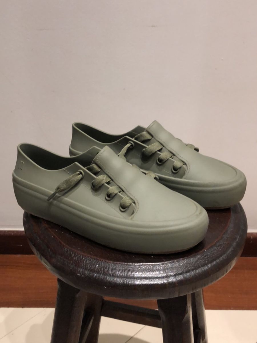 tenis da melissa verde musgo