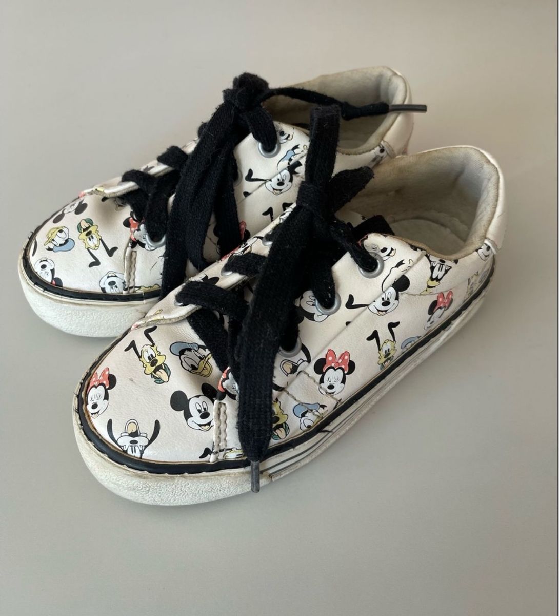 Tenis store mickey zara