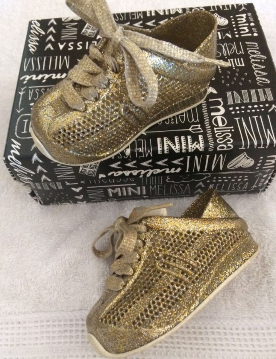 tenis dourado melissa