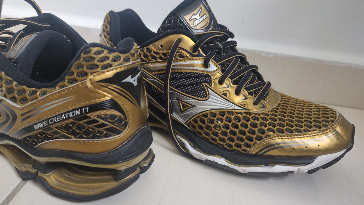 Mizuno best sale golden runners