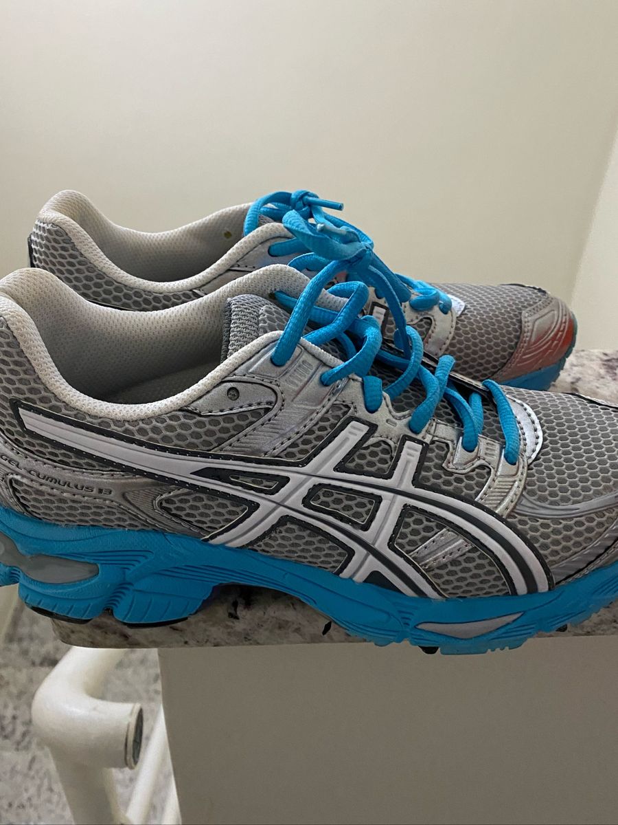 tenis asics ou mizuno