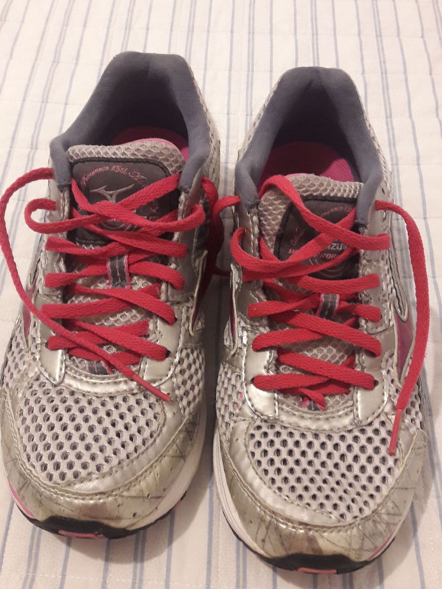 tenis mizuno tem forma pequena