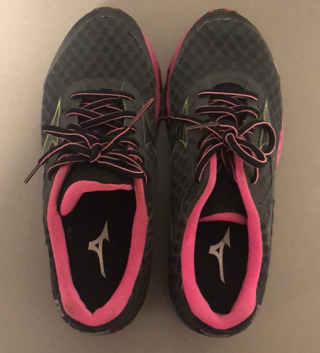 mizuno rosa e cinza