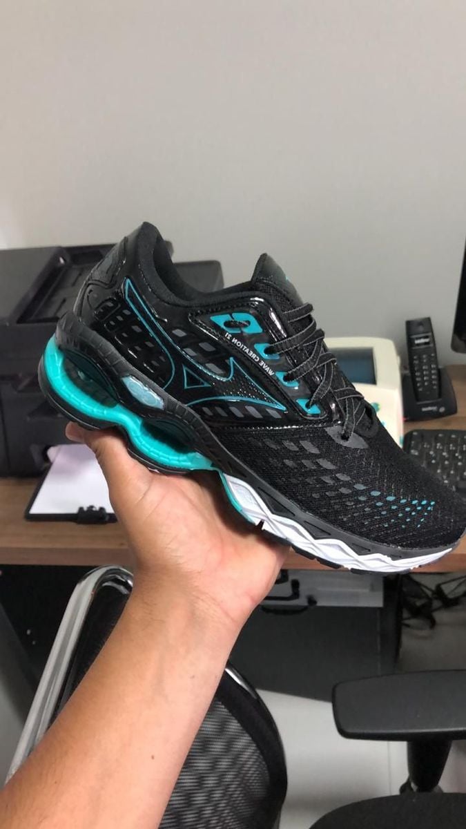 tenis mizuno preto e verde