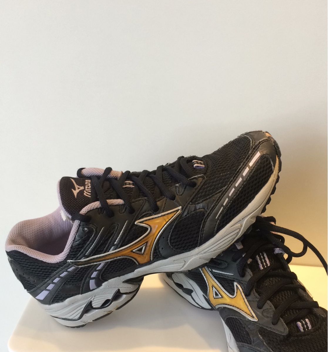 Mizuno hotsell wave genesis