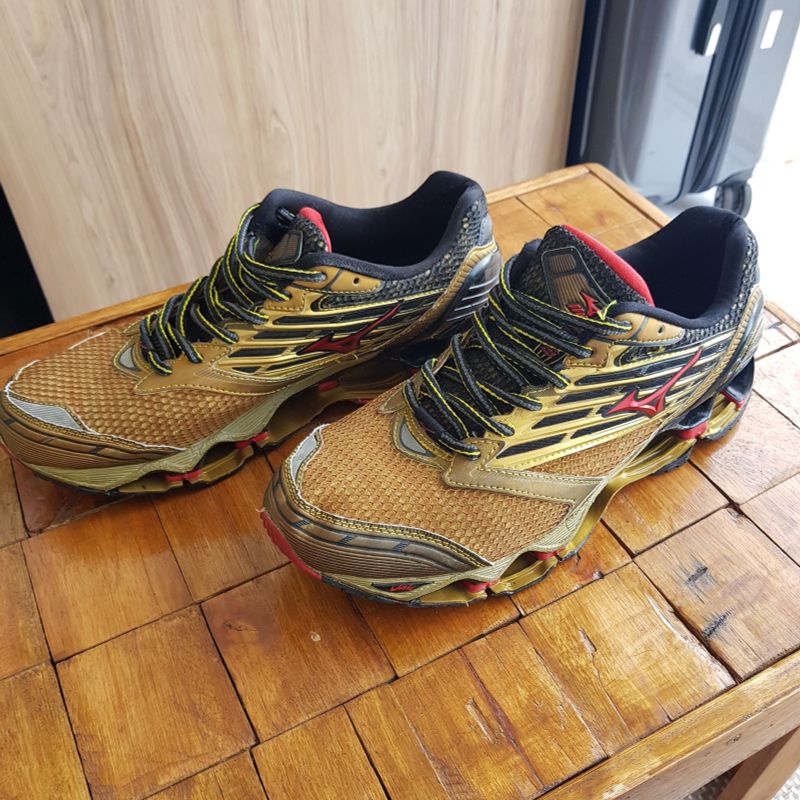 Pro 5 2025 mizuno dourado