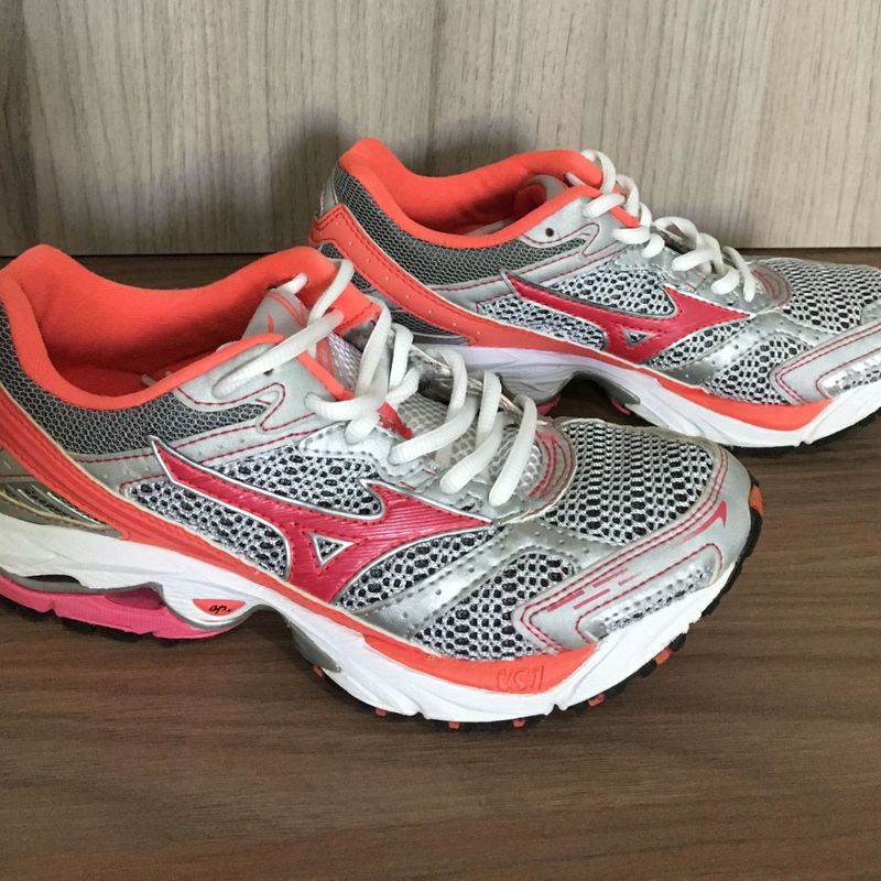 Mizuno 2024 waveultima 4