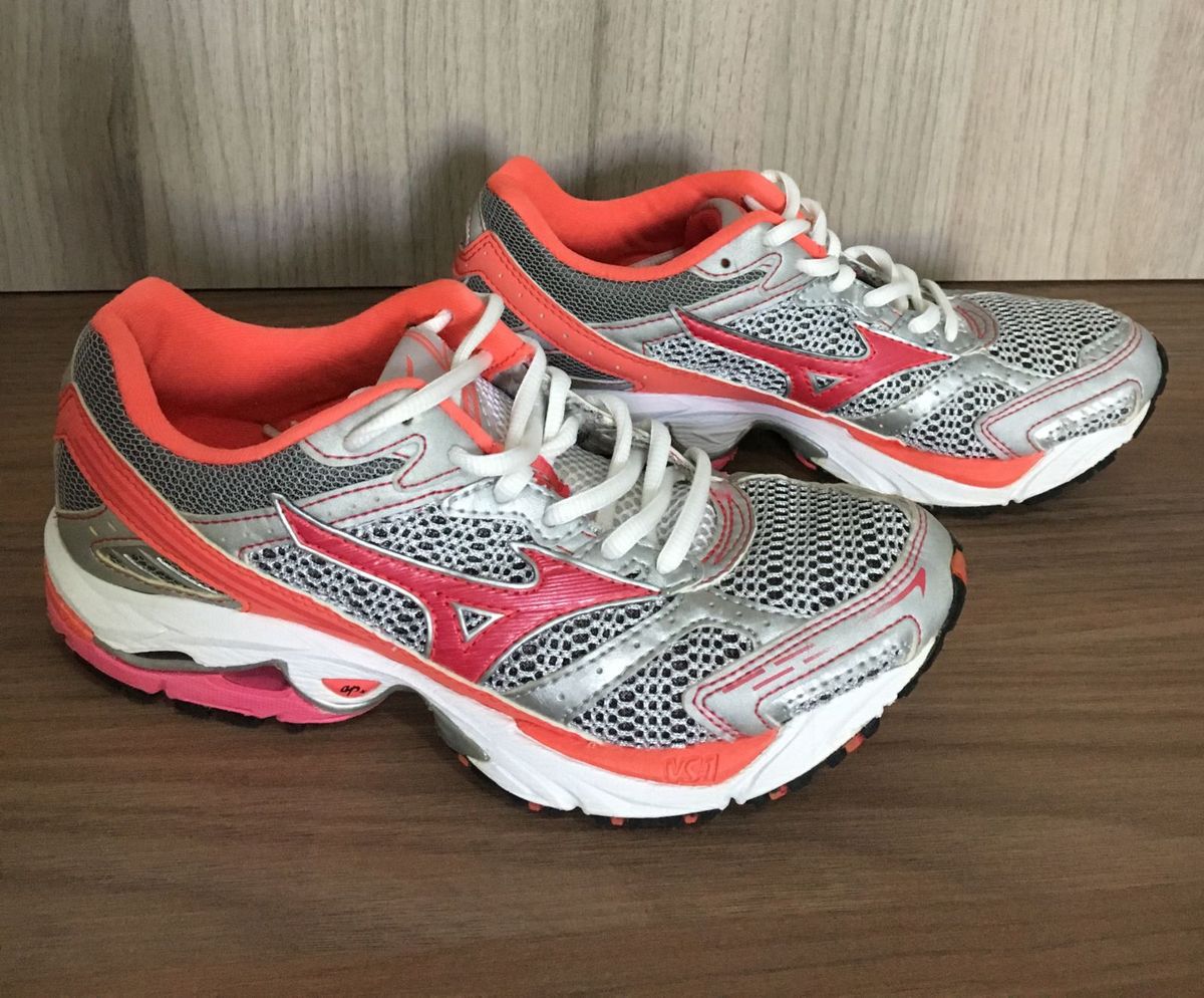 Mizuno wave deals ultima 4